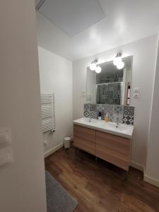 Appartements Duplex cosy & lumineux en plein centre bourg : photos des chambres