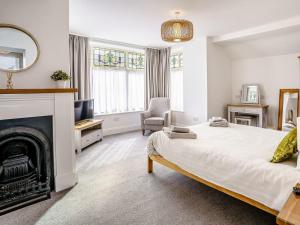 Gwbert Holiday Cottages, Green Meadow