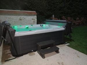 GITE ENTRE TERRES ET VIGNES à la ferme avec SPA privatif en CHAMPAGNE à une heure de Paris