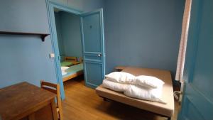 Auberges de jeunesse Hostellerie des Grands Chapeaux : Chambre Familiale avec Baignoire