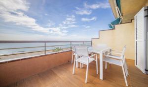 R143 Beachfront Apartment Dorianne