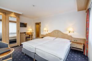 Standard Double Room with Balcony or Ground Floor Terrace room in Hotel Alpenroyal