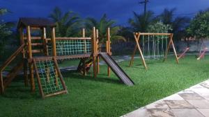 Casa Rústica em Condomínio com Piscina