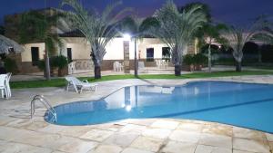Casa Rústica em Condomínio com Piscina
