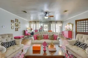 The Pink Azalea - Tyler Home with Yard and Patio! - Chandler