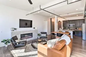 Walk to UNL Campus Dtwn Lincoln Loft Apt! - 苏华德