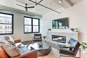 Walk to UNL Campus Dtwn Lincoln Loft Apt!