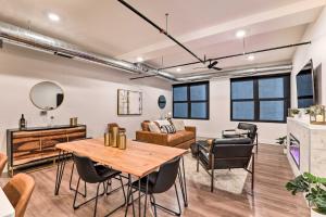 Walk to UNL Campus Dtwn Lincoln Loft Apt!