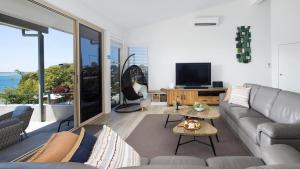 Dutchies Sand & Sea Beach House - easy walk to the beach