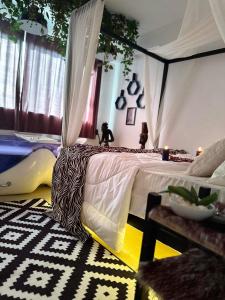 Pharaoh jacuzzi pyramids view