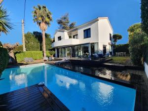 VILLA BEL AIR CANNES - 240m2 - Freshly completely renovated - Beach - Pool - No Party allowed - No bachelor-ette stay