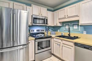 Gulf Shores Beach Condo with Community Pool!