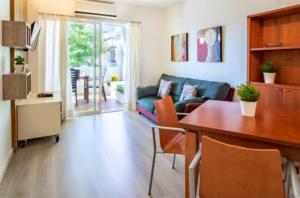 Spacious apartment in Roses, 60 m², shared pool