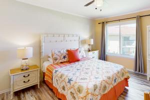 Bermuda Bay Beach & Racquet Club, Unit E