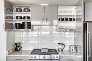 South Lake 2br w gym roof nr downtown SEA-553