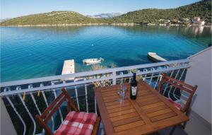 Gorgeous Apartment In Dubrava With Kitchen 