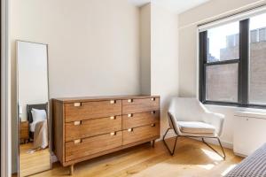 Midtown East 1BR w DM nr UN NYC-906