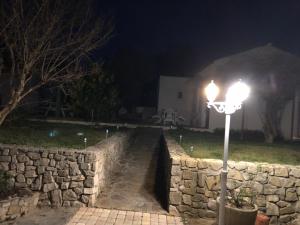 Maisons de vacances Gite climatise avec piscine sur les hauteurs de Bollene : Maison 1 Chambre