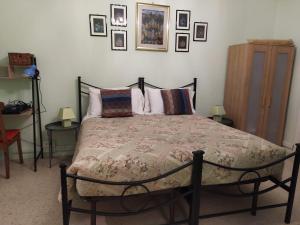Large Double or Twin Room room in roma capoccia b&b
