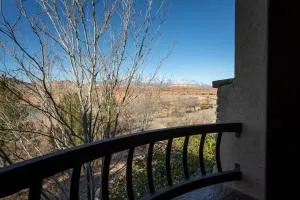 A12-The Grotto-Top Floor 2-bedroom Sunset Villa - Washington