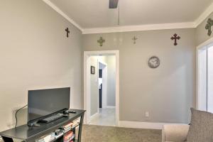 Convenient Apt with Golf Carts and Grill Access!