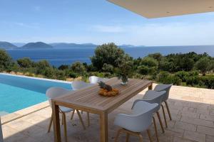 VILLA PINEA - Newly built modern villa few minutes from the beach -