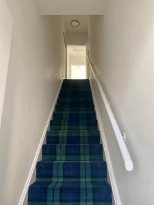 64 Bath Road - Central to Cheltenham