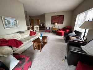 BEAUTIFUL COZY CONDO with POOLSGYM-SELF CHECK-IN