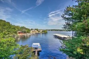 Lake front House w/ Private Dock - Eldon