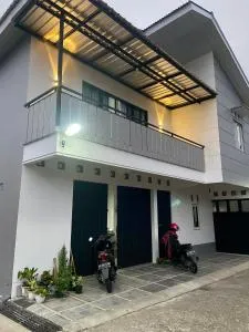 Madina Monochrome Homestay SYARIAH - 沃诺索博