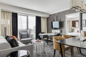 Executive King Suite with Sofa - Club Floor Access room in Swissotel Sydney