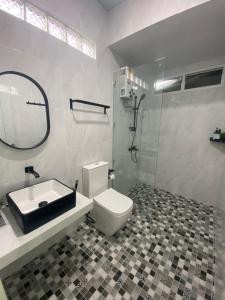 Madina Monochrome Homestay SYARIAH