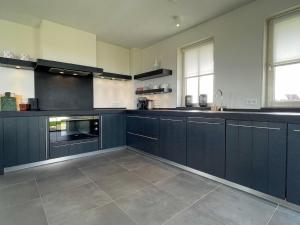 Villa by Tjeukemeer with Sauna & Whirlpool