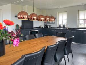 Villa by Tjeukemeer with Sauna & Whirlpool