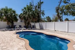 109 Gulfview Avenue - Beautiful Private Pool Home Mid Island home - Estero Island