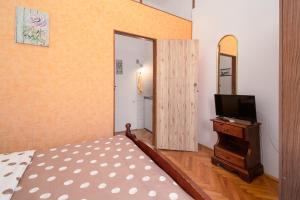 Apartments by the sea Rijeka - 13746