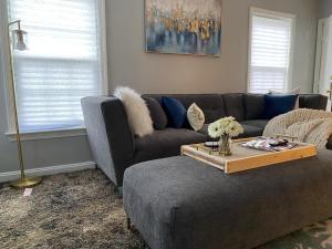 Cozy, 1st floor apartment 2bdrms Plus Semi Private room with Futon Pets with fee Family Friendly Close to Everything