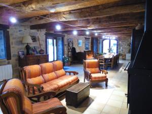 Maisons de vacances Gite Saint-Symphorien-de-Thenieres, 6 pieces, 12 personnes - FR-1-601-373 : photos des chambres