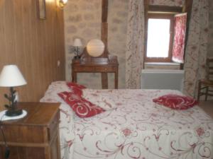 Maisons de vacances Gite Saint-Symphorien-de-Thenieres, 6 pieces, 12 personnes - FR-1-601-373 : photos des chambres