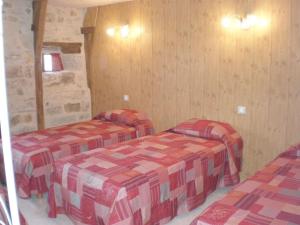 Maisons de vacances Gite Saint-Symphorien-de-Thenieres, 6 pieces, 12 personnes - FR-1-601-373 : photos des chambres