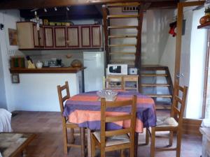 Maisons de vacances Gite La Cresse, 4 pieces, 6 personnes - FR-1-601-400 : photos des chambres