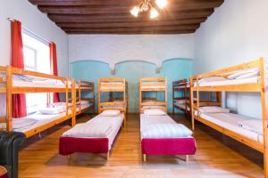Bed in 14-Bed Mixed Dormitory Room room in Old Town Hostel Alur