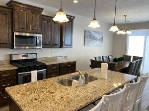 Town Center 2351 Private Hot Tub,Pickleball Equipment, XBOX