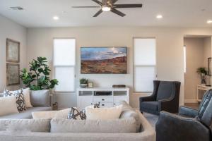 Town Center 2351 Private Hot Tub,Pickleball Equipment, XBOX