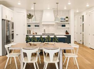 Four-Bedroom Holiday Home room in Lux Azul townhouse