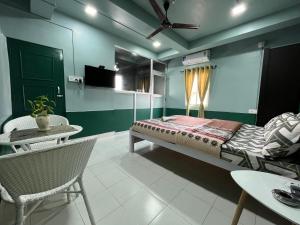 *URBAN HOME*- A Terrace Garden Studio Unit
