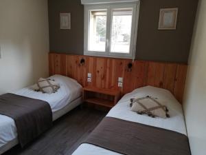 Hotels camping hotel les airelles : Chambre Lits Jumeaux avec Salle de Bains Commune