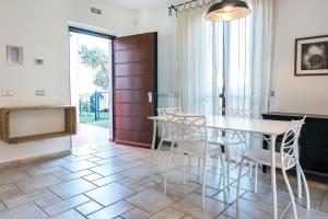 M347 - Marcelli, comodo trilocale nuovo con piscina e giardino