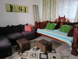 Serene 2 bedroom homestay 15mindrive to the beach