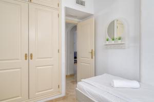 Fuengirola penthouse with seaviews close to the beach by Costarentals - Ref 06